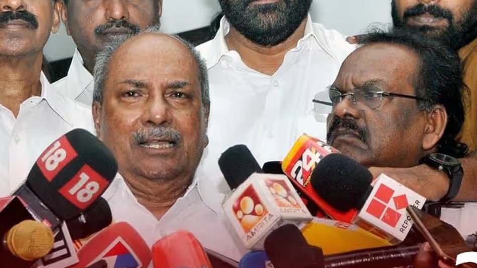 ‘വേണമെങ്കിൽ സ്വീകരിക്കാം ഇല്ലെങ്കിൽ തള്ളാം’; കോൺഗ്രസിലെ മുഖ്യമന്ത്രി ചര്‍ച്ചകള്‍ക്കെതിരെ എകെ ആന്‍റണി