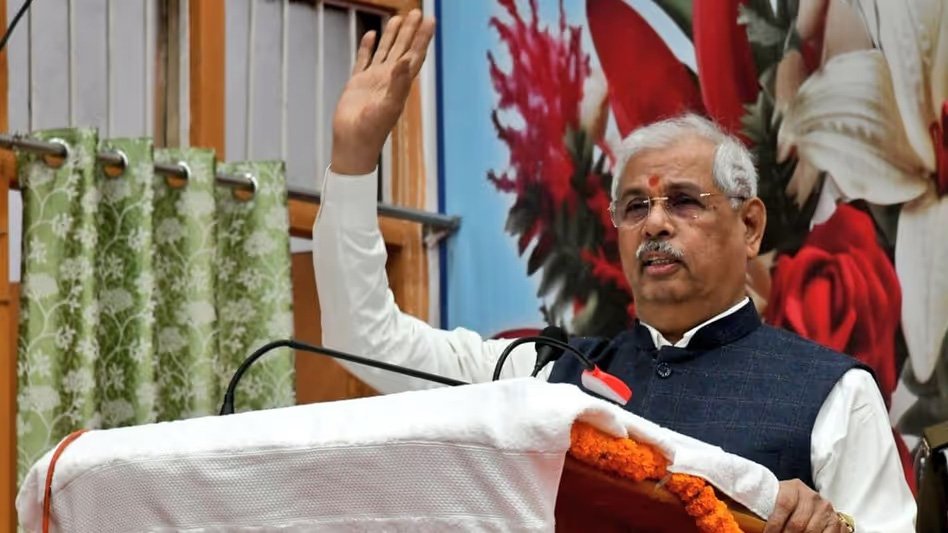  ആദ്യ ദിനം സർക്കാരിനെ തിരുത്തി ഗവർണർ, എഡിജിപിയെ വിളിപ്പിച്ചു; നാടകീയ ഇടപെടലുമായി രാജേന്ദ്ര അർലേക്കർ