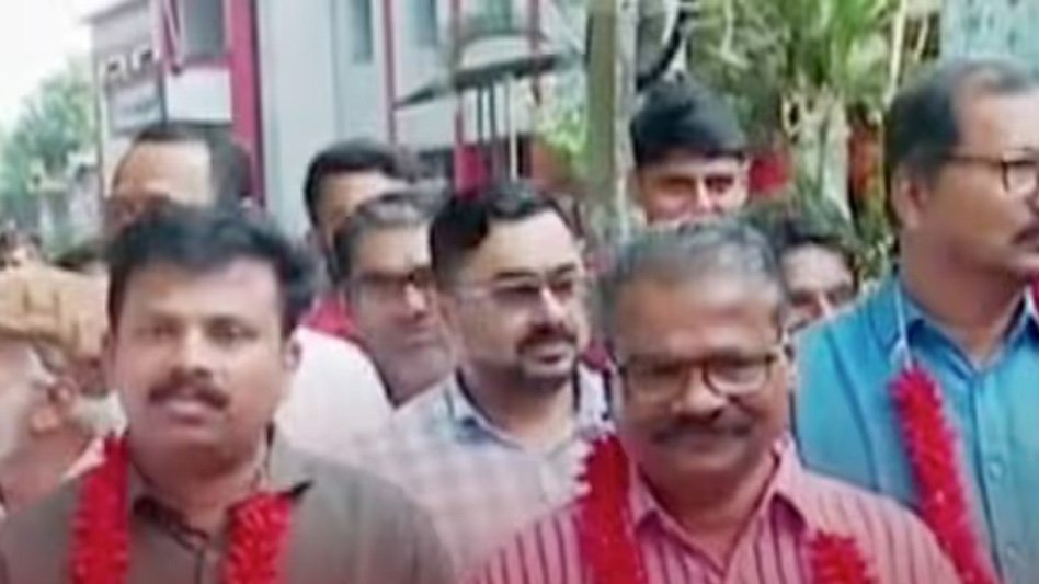 പെരിയ കേസ് പ്രതികൾ പുറത്തിറങ്ങി, ജയിലിന് മുന്നിൽ സ്വീകരണം; എംവി ജയരാജനടക്കം നേരിട്ടെത്തി