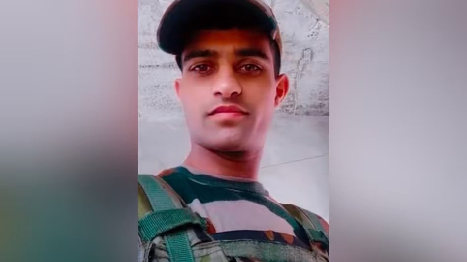 യുവതിയ്ക്കൊപ്പമുള്ള വീഡിയോ കാണിച്ച് ഭീഷണിപ്പെടുത്തുന്നു: ജമ്മു കശ്മീരിൽ ജവാൻ സ്വയം വെടിയുതിർത്തു