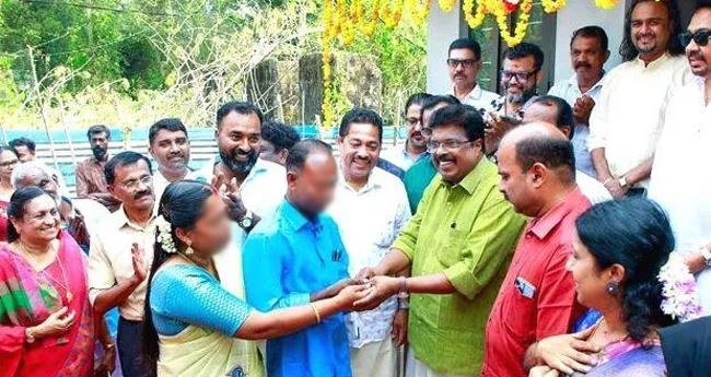 കെെ​ത്താ​ങ്ങാ​യി അ​മേ​രി​ക്ക​ൻ മ​ല​യാ​ളി​ക​ൾ; വി​ദ്യാ​ർ​ഥി​ക​ളാ​യ സ​ഹോ​ദ​ര​ങ്ങ​ളു​ടെ വീ​ടെ​ന്ന സ്വ​പ്നം പൂ​വ​ണി​ഞ്ഞു