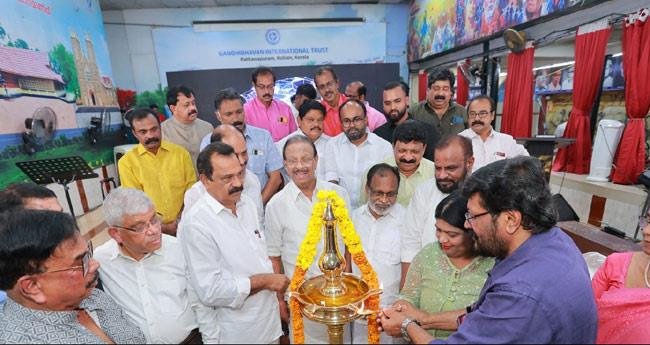 ലോ​ക​കേ​ര​ളം സൗ​ഹൃ​ദ​കേ​ര​ളം മെ​ഗാ ചാ​രി​റ്റി ഇ​വ​ന്‍റ് സം​ഘ​ടി​പ്പി​ച്ചു
