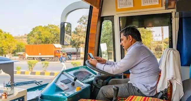 നിയമലംഘനത്തിന് പിടിച്ചെടുത്ത വാഹനം തിരികെ ലഭിക്കണമെങ്കിൽ 30,000 ദിര്‍ഹം ഫീസ്; നിർദേശങ്ങളുമായി ഷാർജ പോലീസ്