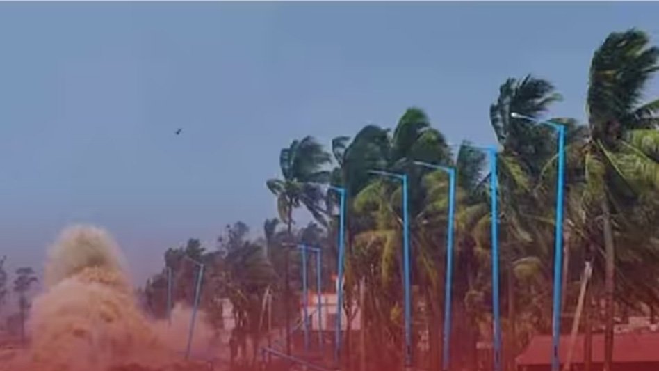 വീണ്ടും കള്ളക്കടൽ പ്രതിഭാസം, കടലാക്രമണത്തിന് സാധ്യത; ബീച്ചിലേക്കുള്ള യാത്ര വേണ്ടെന്ന് മുന്നറിയിപ്പ്