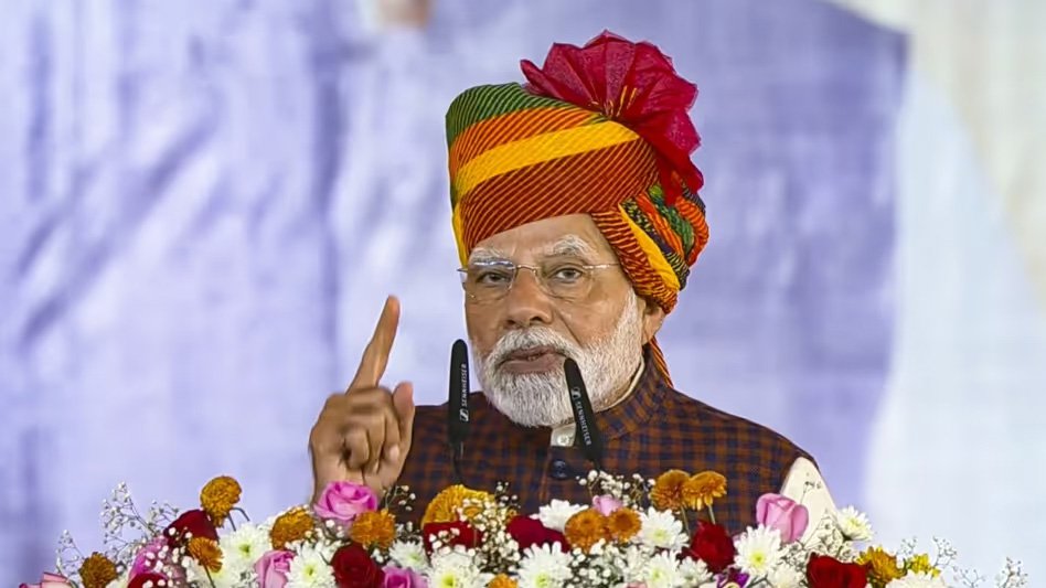 കോളേജിന് സവർക്കറുടേതല്ല, മൻമോഹൻ സിങ്ങിൻ്റെ പേര് നൽകണം; കോളേജ് ഉദ്ഘാടനത്തെ ചൊല്ലി വാക്പോര്