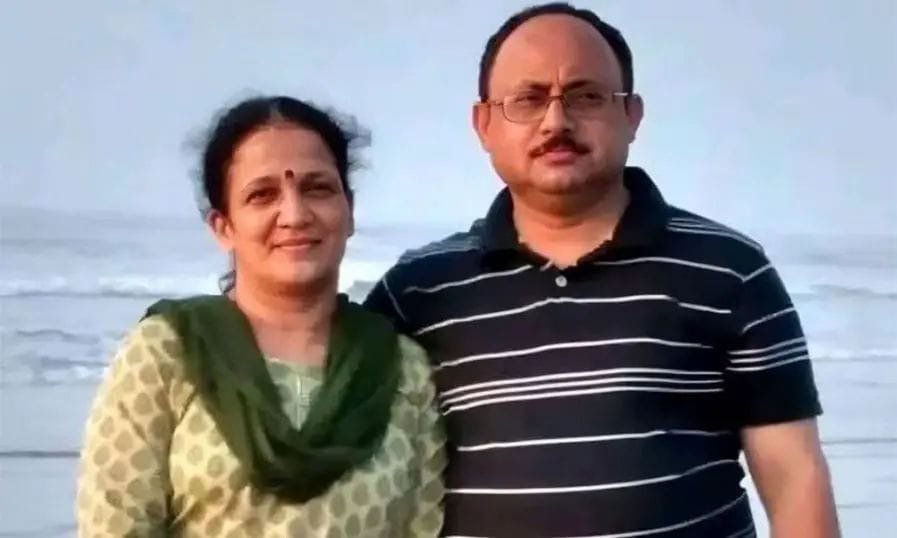 ഗുജറാത്തിലെ ദ്വാരകയില്‍ കാര്‍ ട്രക്കുമായി കൂട്ടിയിടിച്ചുണ്ടായ അപകടത്തില്‍ ആലപ്പുഴ തുറവൂര്‍ സ്വദേശികളായ ദമ്ബതികള്‍ മരിച്ചു