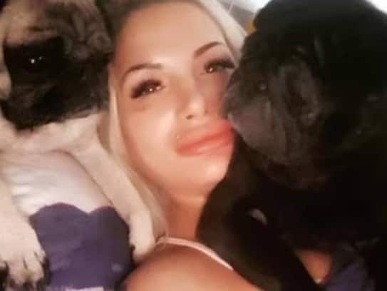 നായപ്രേമിയായ 34 -കാരി, വിളിച്ചിട്ടെടുത്തില്ല, വാതിൽ പൊളിച്ച് അകത്തുകടന്നപ്പോൾ പാതിതിന്ന ശരീരം