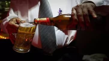 വില കൂട്ടാന്‍ സര്‍ക്കാര്‍ തീരുമാനം; കർണാടകയിലെ ബിയർ പ്രേമികൾക്ക് തിരിച്ചടി, വില കുത്തനെ കൂടി, വിൽപ്പന കുറഞ്ഞു