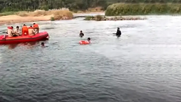 ഭാരതപ്പുഴയിൽ കുളിക്കാനിറങ്ങിയ നാലംഗ കുടുംബം ഒഴുക്കിൽപ്പെട്ടു; ഒരാളെ രക്ഷിച്ചു, 3 പേര്‍ക്കായി തെരച്ചിൽ