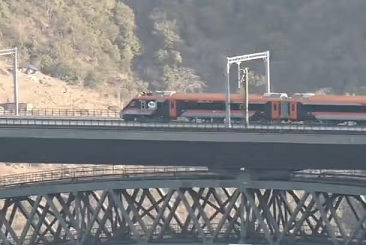 ലോകത്തിലെ ഏറ്റവും ഉയരമുള്ള റെയില്‍ പാലത്തിലൂടെ വന്ദേ ഭാരത്; റെയില്‍ ഗതാഗതത്തിൽ വിപ്ലവം