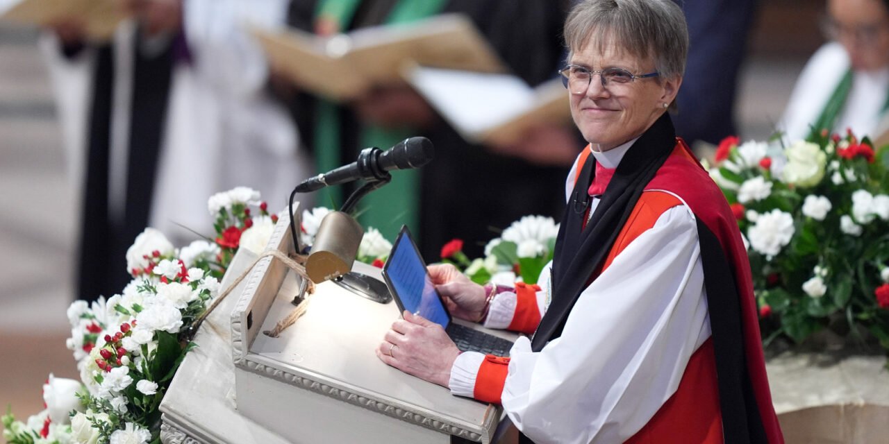 ഉദ്ഘാടന പ്രസംഗത്തില്‍ ട്രംപിനെ മുന്നിലിരുത്തി വിമര്‍ശിച്ച് ബിഷപ്പ്, അസ്വസ്ഥനായി പ്രസിഡന്റ്