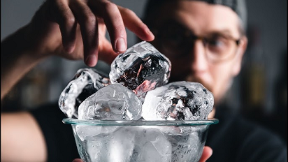 ഐസ് ക്യൂബ് കഴിക്കുന്ന ശീലമുണ്ടോ; ഡോക്ടർ പറയുന്നത്!