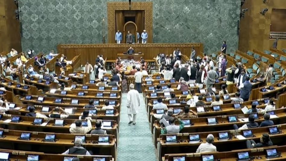 യുഎസിൽ നിന്ന് അനധികൃത കുടിയേറ്റക്കാരെ നാടുകടത്തുന്നതിനെച്ചൊല്ലി പാർലമെന്റിൽ ബഹളം, സഭകൾ പിരിഞ്ഞു