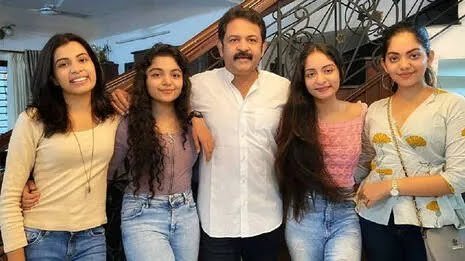മക്കൾ ആൺകുട്ടികളോടൊപ്പം കറങ്ങുന്നു’; പെൺകുട്ടികളുടെ കൂടെ പോകാൻ താനും ആഗ്രഹിച്ചിരുന്നുവെന്ന് കൃഷ്‌ണകുമാർ