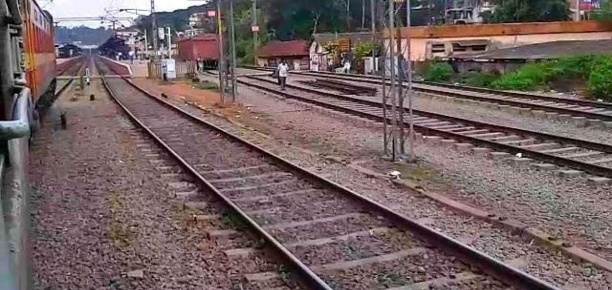 ഏറ്റുമാനൂരില്‍ റെയില്‍വേ ട്രാക്കില്‍ മൂന്ന് പേരുടെ മൃതദേഹം കണ്ടെത്തി