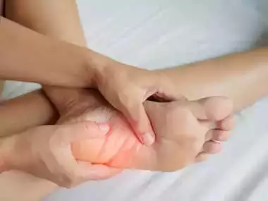 കാലുകള്‍ക്ക് ഉണ്ടാകുന്ന ചില ലക്ഷണങ്ങള്‍ ചില രോ​ഗങ്ങളുടെ മുന്നറിയിപ്പ് കൂടിയാവാം