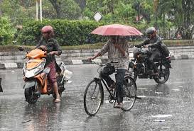 അടുത്ത മണിക്കൂറിൽ ഈ ജില്ലകളിൽ മഴയ്ക്ക് സാധ്യത; ഇടിമിന്നൽ മുന്നറിയിപ്പ്