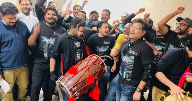 അമേരിക്കയിലും എ​മ്പു​രാ​ന്‍ വെെബ്; തിയറ്ററിനെ പൂരപ്പറമ്പാക്കി ആരാധകർ