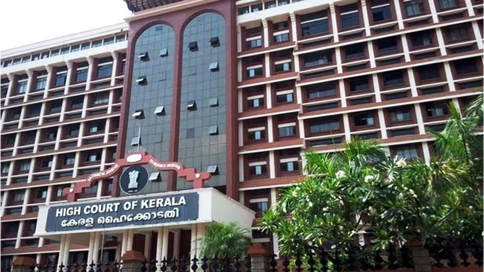 ‘സ്ത്രീകളുടെ പരാതികൾ എല്ലായ്പ്പോഴും സത്യം ആകണമെന്നില്ല’; വ്യാജമെന്ന് കണ്ടെത്തിയാൽ നടപടിയെടുക്കണമെന്ന് കേരള ഹൈക്കോടതി