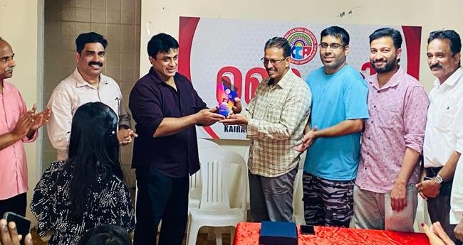 ടി.​കെ. മു​ഹ​മ്മ​ദി​ന് യാ​ത്ര​യ​യ​പ്പ് ന​ൽ​കി കൈ​ര​ളി ഫു​ജൈ​റ