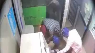 എടിഎമ്മിൽ നിന്ന് 30 ലക്ഷം കൈക്കലാക്കിയത് വെറും നാല് മിനിറ്റ് കൊണ്ട്; കാറിൽ വന്നു, മുറിയുടെ ഷട്ടറിട്ട് മടങ്ങി