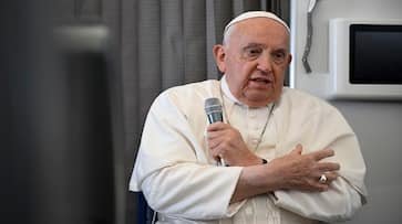 യന്ത്രസഹായമില്ലാതെ ശ്വസിക്കാം, പക്ഷേ പനിയിൽ ആശങ്ക; ഫ്രാൻസിസ് മാർപ്പാപ്പയുടെ ആരോഗ്യനിലയിൽ പുരോഗതി