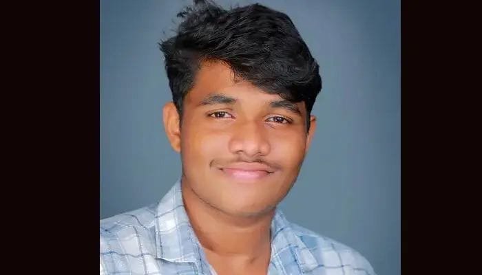 സ്‌കൂള്‍ കെട്ടിടത്തില്‍ വിദ്യാര്‍ത്ഥി ആത്മഹത്യ ചെയ്ത സംഭവത്തില്‍ അടിയന്തരമായി റിപ്പോര്‍ട്ട് സമര്‍പ്പിക്കാന്‍ മുഖ്യമന്ത്രി നിര്‍ദ്ദേശിച്ചു