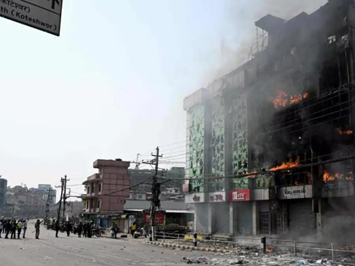 ‘ഹിന്ദുരാജ്യ പദവിയും രാജഭരണവും പുനഃസ്ഥാപിക്കണം’; നേപ്പാളിൽ സംഘർഷം, മൂന്നിടത്ത് കർഫ്യൂ