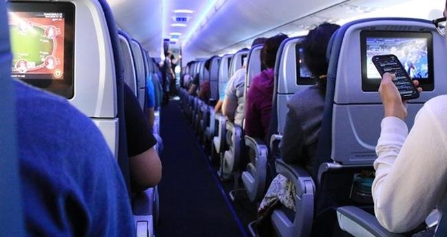 ഐ​പാ​ഡ് സീ​റ്റി​ല്‍ കു​ടു​ങ്ങി; വി​മാ​നം തി​രി​ച്ചി​റ​ക്കി