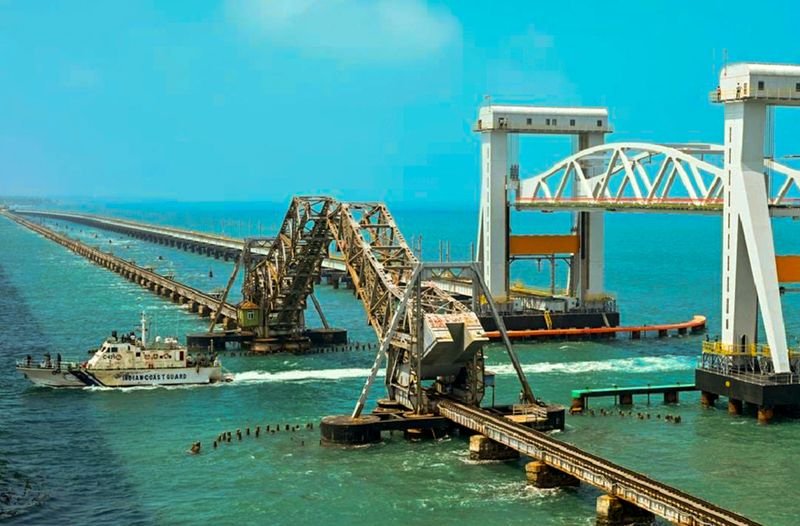 ഉത്ഘാടനം ചെയ്തതിന് പിന്നാലെ പാലത്തിന് സാങ്കേതിക തകരാർ