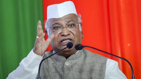 ഉത്തരവാദിത്തങ്ങൾ നിറവേറ്റാത്ത നേതാക്കൾ വിരമിക്കണമെന്നു മല്ലികാർജുൻ ഖാർഗെ