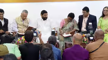 വിഴിഞ്ഞം വിജിഎഫ് കരാറിൽ കേരളം ഒപ്പുവച്ചു