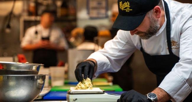 താ​രി​ഫ് ന​യം: വി​ല​ക്ക​യ​റ്റ ഭീ​ഷ​ണി​യി​ൽ യു​എ​സി​ലെ റ​സ്റ്റ​റ​ന്‍റു​ക​ൾ