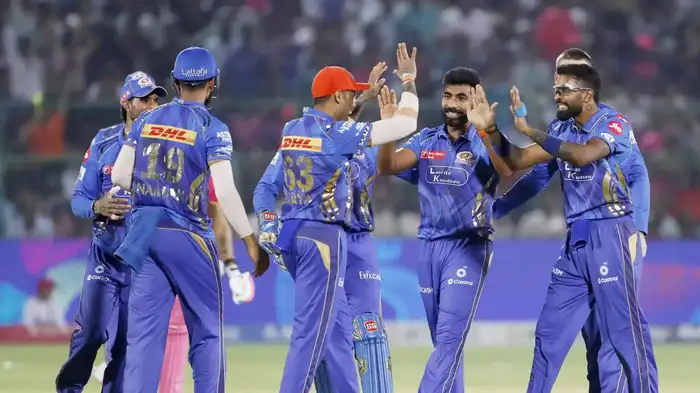 ഇക്കാര്യം നടന്നാൽ മുംബൈ ഇന്ത്യൻസ് ഐപിഎൽ പ്ലേ ഓഫിൽ; ഹാർദികിനും ടീമിനും മുന്നിലെ‌ വെല്ലുവിളി ഇനി ഇങ്ങനെ