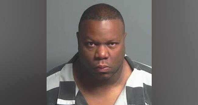 കാ​മു​കി​യെ കൊ​ല​പ്പെ​ടു​ത്തി​യ കേ​സ്; എ​ൻ​എ​ഫ്എ​ൽ മു​ൻ താ​രം അ​റ​സ്റ്റി​ൽ