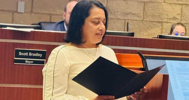 മ​ർ​ഫി സി​റ്റി കൗ​ൺ​സി​ൽ അം​ഗ​മാ​യി എ​ലി​സ​ബ​ത്ത് എ​ബ്ര​ഹാം ചു​മ​ത​ല​യേ​റ്റു