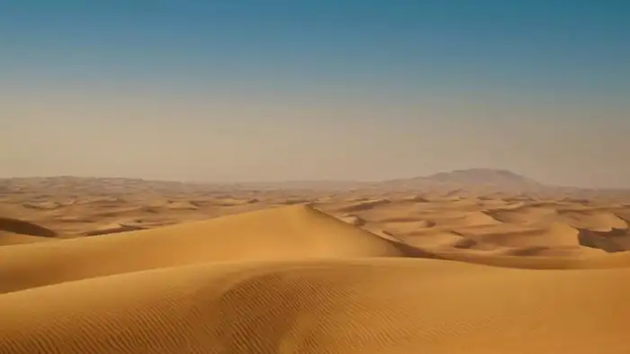 ജീവനും വാഹനത്തിനും സുരക്ഷ; പൊടിക്കാറ്റിൽ ഡ്രൈവ് ചെയ്യുമ്പോൾ ഈ നിയമങ്ങൾ പാലിച്ചാൽ മതി