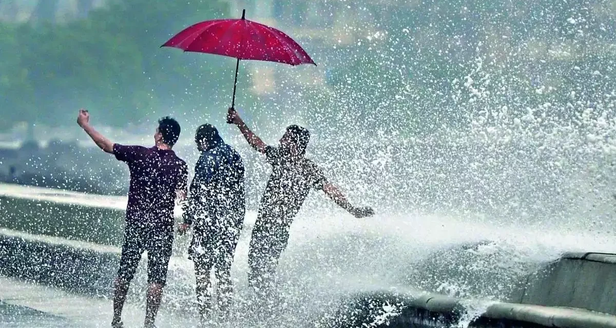  സംസ്ഥാനത്ത് ഉയർന്ന താപനില മുന്നറിയിപ്പ്; ആറ് ജില്ലകളിൽ യെല്ലോ അലർട്ട്; കടലാക്രമണത്തിന് സാധ്യത