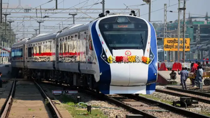 സന്തോഷ വാർത്ത: വന്ദേ ഭാരതിന്റെ ടിക്കറ്റ് നിരക്ക് കുറയ്ക്കാൻ റെയിൽവേ