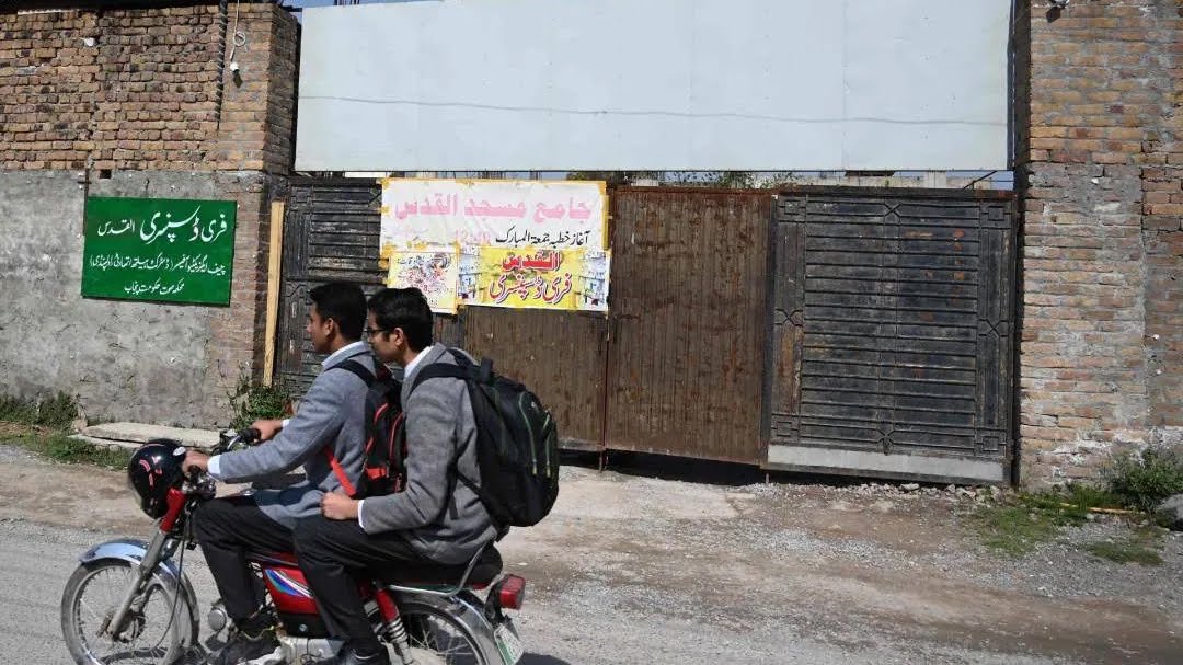 പാക് അധീന കശ്മീരിലെ മദ്രസകള്‍ അടച്ച് പാകിസ്താന്‍; എഫ്.എം സ്റ്റേഷനുകളിൽ ഇന്ത്യൻ ഗാനങ്ങൾക്ക് വിലക്ക്