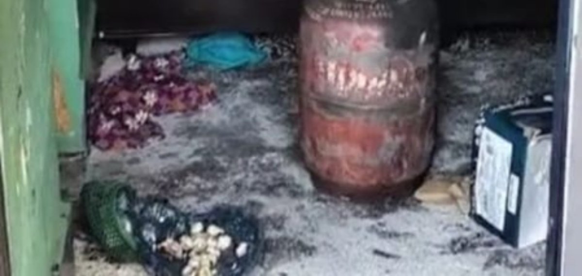 സിലിണ്ടർ ചോർച്ച; വിളക്കിൽ നിന്നും തീ ആളിപ്പടർന്നു; വീട് തീ ​ഗോളം; രണ്ട് പേർ വെന്തുമരിച്ചു