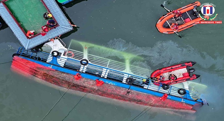 ചൈനീസ് ടൂറിസ്റ്റ് കേന്ദ്രത്തിൽ മിന്നൽ കൊടുങ്കാറ്റ്; ബോട്ട് മറിഞ്ഞ് 10 പേർ മരിച്ചു