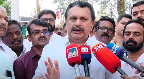 ദേശീയപാതയ്ക്ക് രണ്ട് പിതാക്കന്മാരായിരുന്നു, പൊളിഞ്ഞപ്പോള്‍ അനാഥമായി: കെ മുരളീധരന്‍