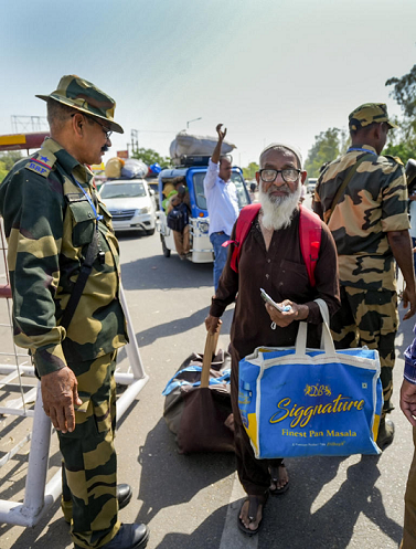 പാക് പൗരന്മാർക്ക് യാത്രാനുമതി നൽകി ഇന്ത്യ; വാഗാ അതിർത്തി തുറന്നിരിക്കും