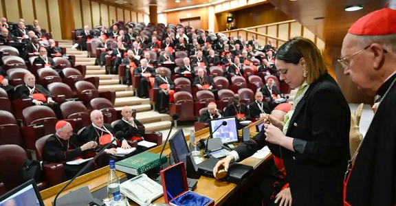 കോൺക്ലേവിന് ഒരു ദിവസം മുമ്പ് ഫ്രാൻസിസ് പാപ്പയുടെ ‘മത്സ്യത്തൊഴിലാളി മോതിരം’ നശിപ്പിച്ചു