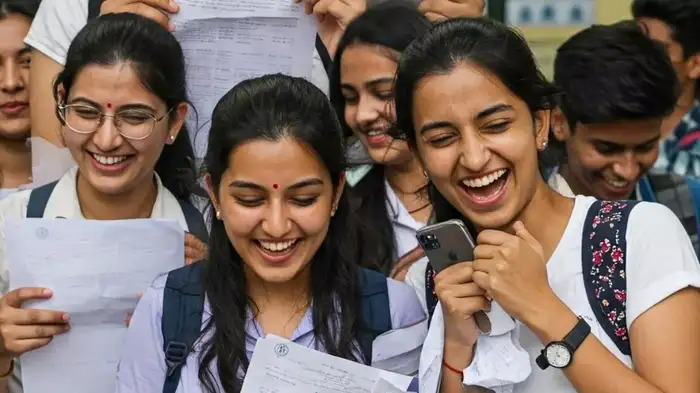 പ്ലസ് വൺ ക്ലാസുകൾ ഇന്ന്‌ ആരംഭിക്കും; 3.40 ലക്ഷം വിദ്യാർഥികൾ സ്കൂളിലേക്ക്, സപ്ലിമെൻ്ററി അലോട്മെൻ്റ് അപേക്ഷ 28ന്