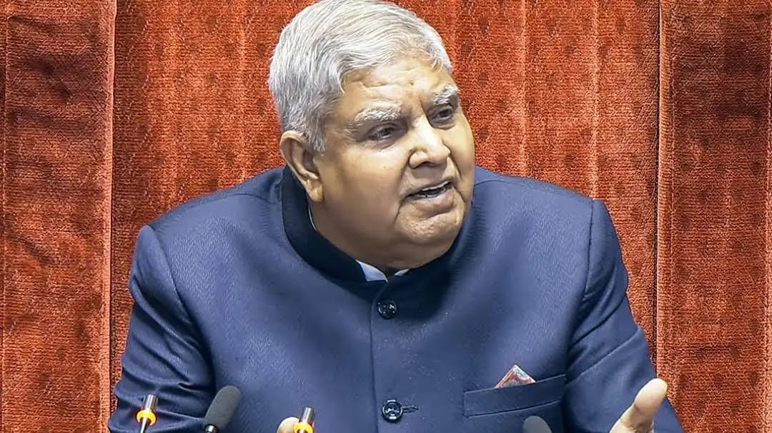 ഭരണഘടനാ ആമുഖം തിരുത്തിയത് ഇന്ത്യയിൽ മാത്രമെന്ന് ഉപരാഷ്ട്രപതി; RSS-നെ പിന്താങ്ങി കേന്ദ്രമന്ത്രിമാർ