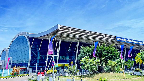 രക്ഷകർത്താക്കൾ അറിയാതെ തായ്‌ലൻഡിൽ പോയി മടങ്ങിയ വിദ്യാർഥികൾ പിടിയിൽ; കൊണ്ടുവന്നത് 10 കിലോ കഞ്ചാവ്