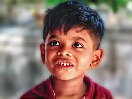 കളിപ്പാട്ടത്തിൽ ചവിട്ടി അച്ഛൻ വീണു; കയ്യിലുണ്ടായിരുന്ന നാല് വയസുകാരന് ദാരുണാന്ത്യം