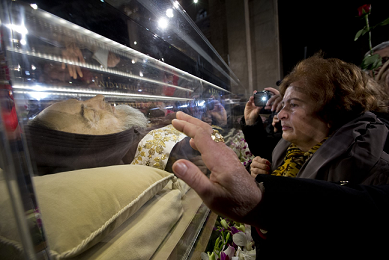 വി. പാദ്രെ പിയോയുടെ തിരുശേഷിപ്പുകൾ ആദ്യമായി അമേരിക്കയിലെത്തുന്നു